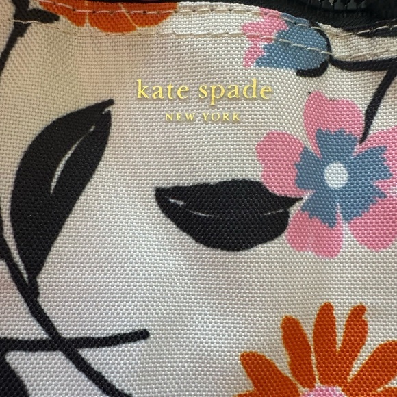 Kate Spade♠️Floral insulated lunch tote in this seasons coloring!FUN &FUNCTIONAL - Picture 5 of 10